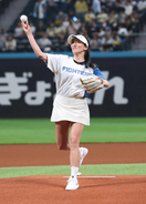 【日本ハム】プロゴルファー・脇元華がファーストピッチで完璧なストライク投球「いい球が投げられてよかった」