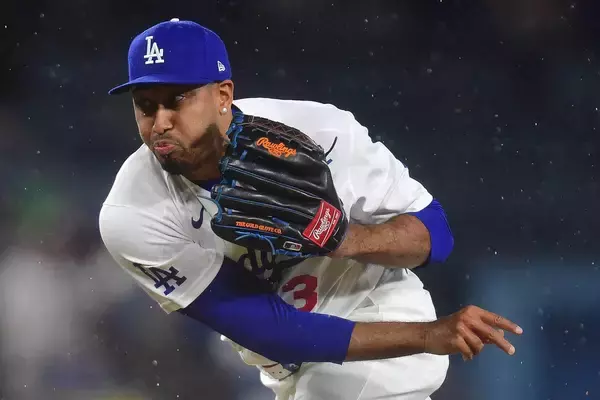 ドジャース新守護神ディアスが移籍後初のセーブ失敗　９回にまさかの３失点　ロサンゼルス騒然も…マンシー劇弾で初勝利