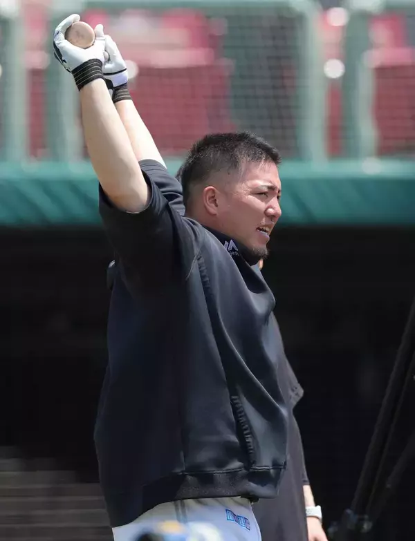 【ソフトバンク】悩める山川穂高が休日返上で炎天下１時間強の打ち込み「バッティングがもっとよくなるように」