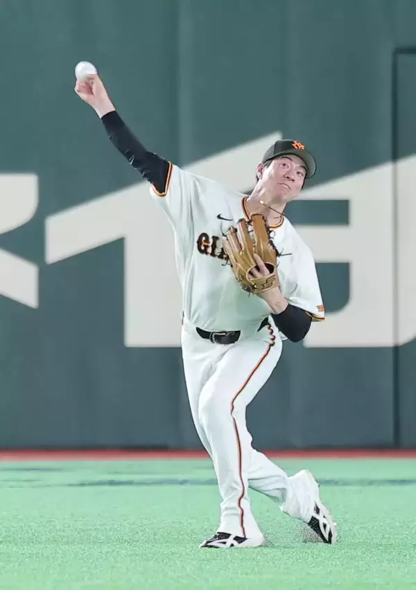 【巨人】松本剛がレーザービーム　ノーバン送球で本塁タッチアウトに大歓声　直後には高橋遥人から適時打「とにかく必死でした。なんとか追いつけるように」