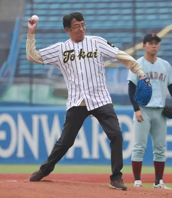 【大学選手権】遠藤一彦氏が始球式でストライク投球　東海大エースとして７６年Ｖ、７７年準Ｖ「思い切ったプレーを」