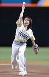 「声優の内田真礼がセレモニアルピッチ　過去６戦全勝ソフトバンクの勝利の女神　「緊張してニャーと言うの忘れていました」」の画像1
