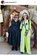 門脇麦、人気女優とサングラス姿でディズニーを満喫！サングラスの下からはじける笑顔にファンから「いいね！」続々