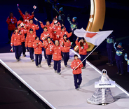 日本の五輪ウェアが「いかにも…」ネット反響「目にしみる」「色も形も」「すごい」「シンプルだけど」「カッコいいやん！」