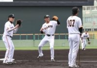 【巨人】坂本勇人らが軽快　キャンプ最終日もシートノックで守備強化図る