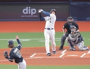 侍ジャパン・大谷翔平、豪快スイングに球場どよめき　１打席目は左飛で大歓声からため息…３４８日ぶりの日本での一戦は２番で出場