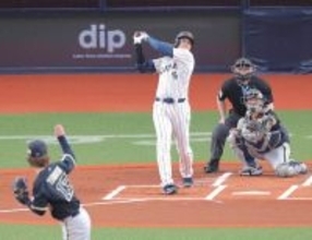 侍ジャパン・大谷翔平、豪快スイングに球場どよめき　１打席目は左飛で大歓声からため息…３４８日ぶりの日本での一戦は２番で出場
