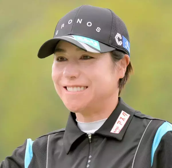 驚異の８連続バーディー奪取！　岡山絵里がツアー記録に並ぶ　通算２勝の２９歳が首位を走る