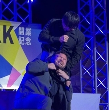 「新日本プロレス」ウルフアロン、記者会見で「Ｈ．Ｏ．Ｔ」成田蓮に襲撃される「負けたら黒帯剥奪マッチ」受諾…６・１４大阪城「ＮＥＶＥＲ王座」挑戦