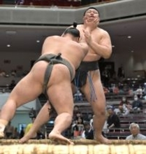 幕下最下位格付け出しの火雷（ほのいかづち）がまさかの連敗発進　高校の同級生に敗れ「悔しい。もう負けられない」