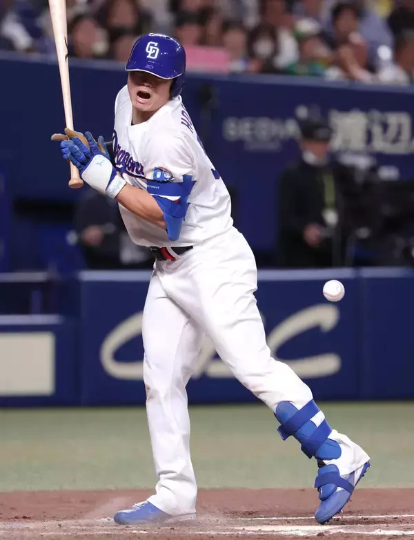 【中日】細川成也、２打席連続の死球に怒りの表情、竜党もブーイング　挽回期待された打席で