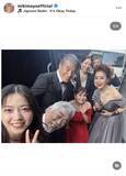 「元宝塚トップスター・真矢ミキ、豪華共演者と集合ショット　イベント会場の階段に「久しぶりにシビレました」」の画像1