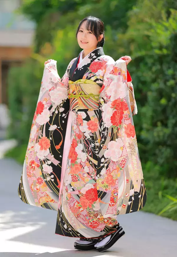 “水森英夫の秘蔵っ子”藤崎詩乃は「一曲入魂」で演歌挑戦　他ジャンルにも意欲　デビューから２か月「毎日目まぐるしいです」