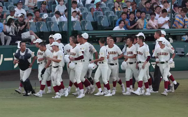 【甲子園】高岡商７失点で投手の自責はわずか１も６失策… １、２年生中心での奮闘及ばず…渡内野手「いつも通りの守備ができなかった」