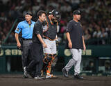 「【巨人】アクシデントで途中交代の大城卓三について橋上監督代行「骨には異常なかった」「かなり腫れている」」の画像1