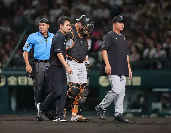 【巨人】アクシデントで途中交代の大城卓三について橋上監督代行「骨には異常なかった」「かなり腫れている」