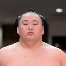 ８日から冬巡業を離脱の玉鷲は「変形性腰椎症、腰部神経根症」…診断書を公表