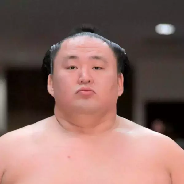 ８日から冬巡業を離脱の玉鷲は「変形性腰椎症、腰部神経根症」…診断書を公表