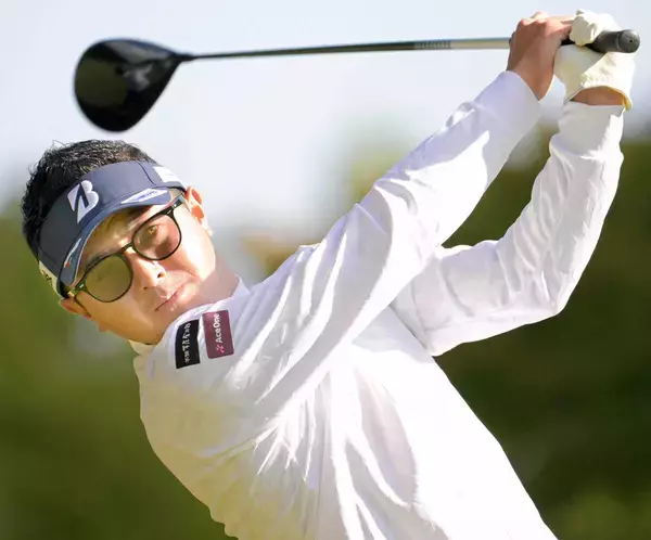 ３７歳・片岡大育が７打差逆転Ｖ…来季シード獲得　中野麟太朗はＰＯで敗れる　男子ゴルフ最終予選会