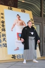 九州場所Ｖの新大関・安青錦が優勝額贈呈式に出席　「実際に隣に立ったら大きかった。（優勝額を）増やしていきたい」
