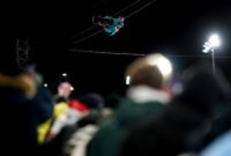 【五輪】カメラのワイヤーが切れて少年に直撃、号泣するハプニング　　スノボＨＰ決勝