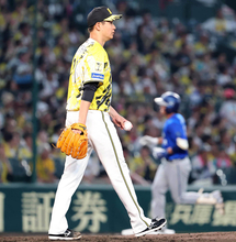 【阪神】大竹耕太郎、ど真ん中のツーシームを右翼ボール際へ運ばれる…本塁打かファウルか際どい位置へ着弾　Ｈランプがともると球場どよめき