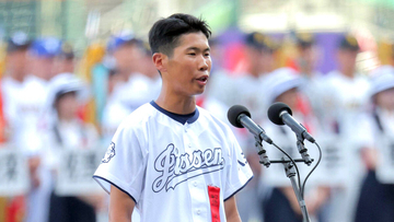【甲子園】選手宣誓「困難は道を切りひらく大きな原動力」「いい顔をして野球をしよう」八王子実践・矢沢陵磨主将、災害に言及…開会式