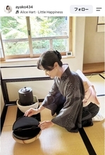 「さわやかな風が吹いてきそう」小林綾子が涼しげ着物姿でお茶のお稽古に「かなりいい脳トレ」