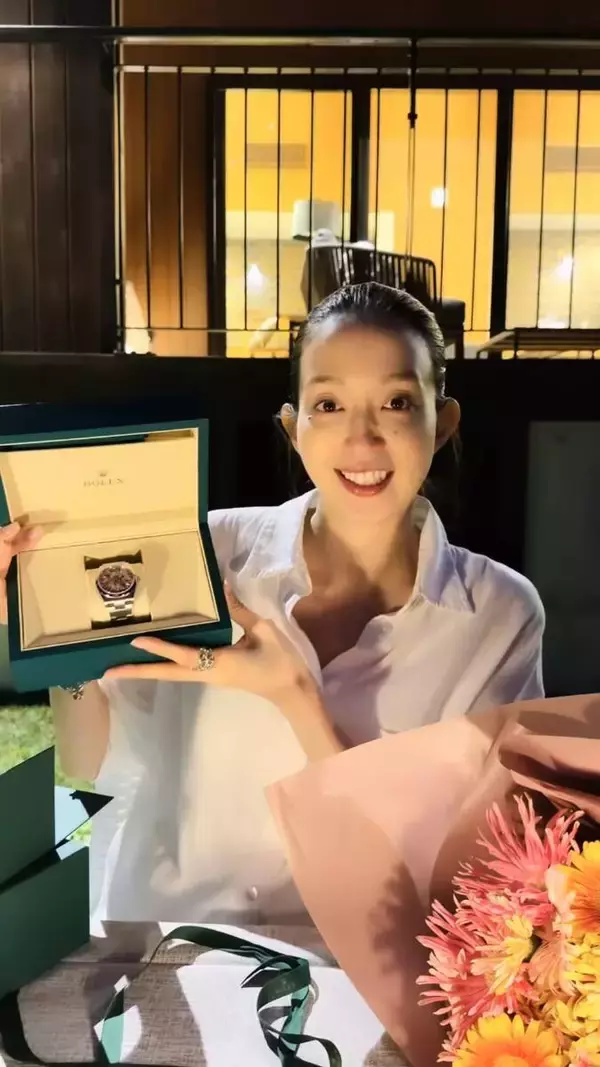第１子妊娠の松島花、３７歳の誕生日旅行が「優雅」「ステキ」「幸せママのお顔」夫からのプレゼントは高級腕時計