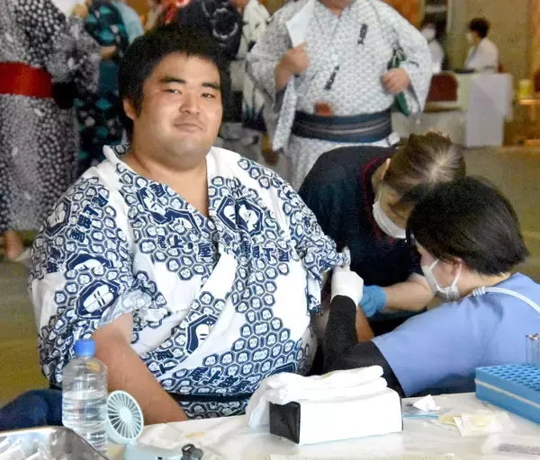 元海上自衛隊員の序ノ口・宇座が採血に苦戦　１時間以上要して相撲教習所の授業時間に間に合わず「こんなにかかると思いませんでした」