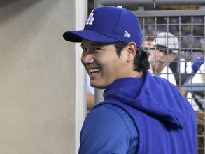 大谷翔平、久々登場で「らしさ」全開　８回にベンチ出現「もぐもぐ」タイム→突如４本塁打→勝利の列で由伸＆スクバルに“いたずら”…ＩＬ入り中も回復順調
