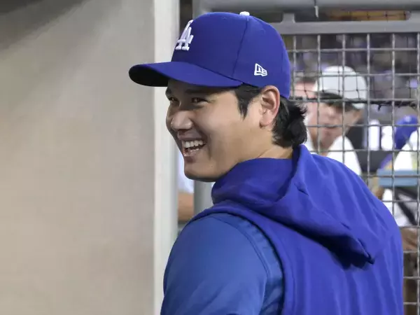 大谷翔平、久々登場で「らしさ」全開　８回にベンチ出現「もぐもぐ」タイム→突如４本塁打→勝利の列で由伸＆スクバルに“いたずら”…ＩＬ入り中も回復順調