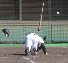 【巨人】川原田純平が後頭部付近に死球→自力で歩いてベンチ裏へ　臨時代走を送られる…フェニックス・リーグのＪＲＰＢ戦