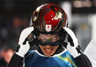 【五輪】二階堂蓮　元ジャンパーの父・学さんに抱きつき号泣「ごめん」　銀メダルにも「まだまだですよ」