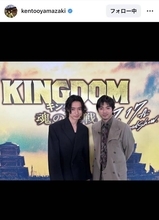 山﨑賢人、豪華俳優勢揃いのコラボショット公開「今日もビジュ良すぎます！」「イケメンの破壊力よ」
