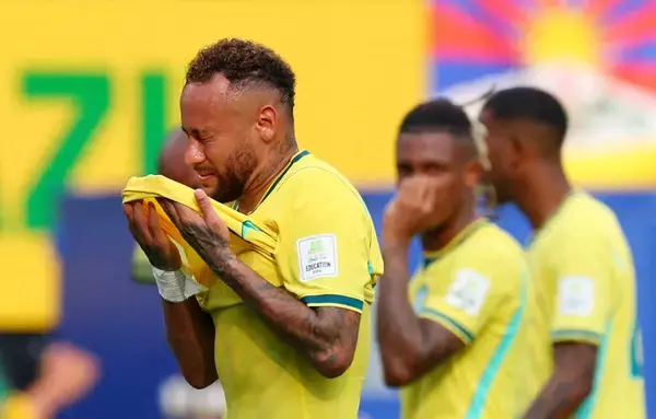 【Ｗ杯】３４歳ネイマール、ひざまずき大号泣　ブラジルは苦手ノルウェーに敗れて１６強敗退　ＰＫで今大会初ゴールも及ばず　「ここで終わりだ」代表引退も示唆