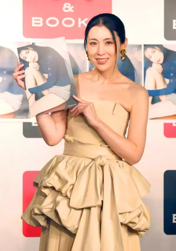 雛形あきこ　２２年ぶり写真集で水着解禁「次回は還暦記念かな？」夫・天野浩成から要望されたカットも