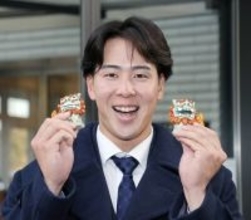 【巨人】ドラフト５位・小浜佑斗が”守り神”シーサーと共に入寮「部屋に飾りたい」　洗礼浴び３、４０分遅れて到着