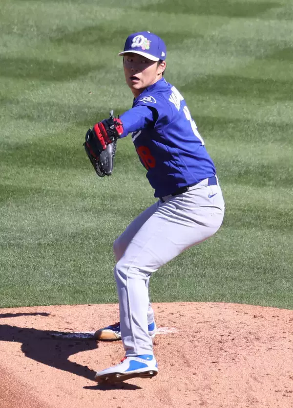 山本由伸が日本時間２８日にオープン戦登板後に帰国へ　ロバーツ監督勘違い「何の話をしているか分からなかった」