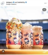 ドジャースタジアムがハローキティ仕様に　特別コラボパーカー“争奪戦”で開場前から長蛇の列…始球式では金慧成が捕手役