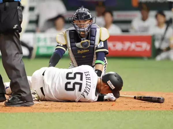 【ソフトバンク】石塚綜一郎が「下顎骨骨折」で抹消…前日の顔面直撃死球　１９日に今季初昇格後は打率．３６４とアピールも無念の離脱