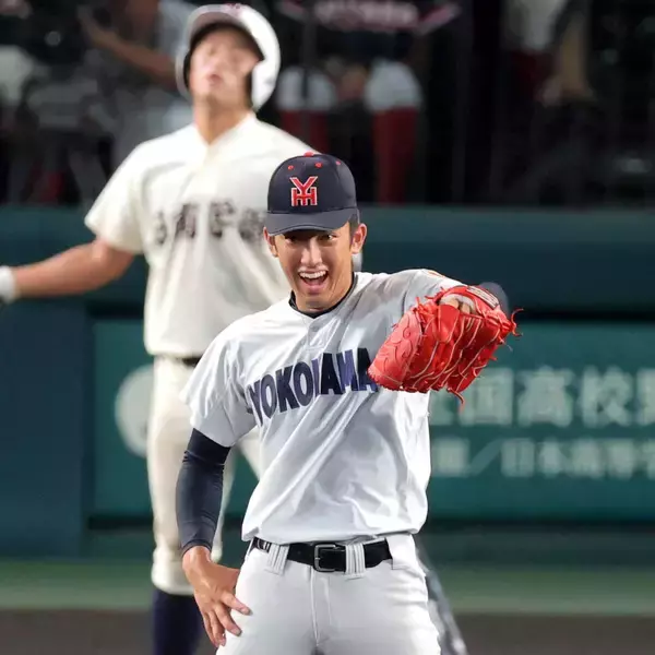 【甲子園】ドラ１候補・織田翔希の１５６キロから横浜勝利　ピンチで登板→甲子園最速→勝ち越し　９回にトドメの満塁弾で甲子園通算７０勝