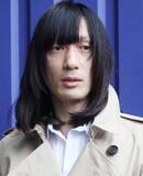 「村田充　元妻・神田沙也加さんの愛犬と「いつも一緒に寝ている」愛くるしい姿を公開…引き取って生活」の画像1