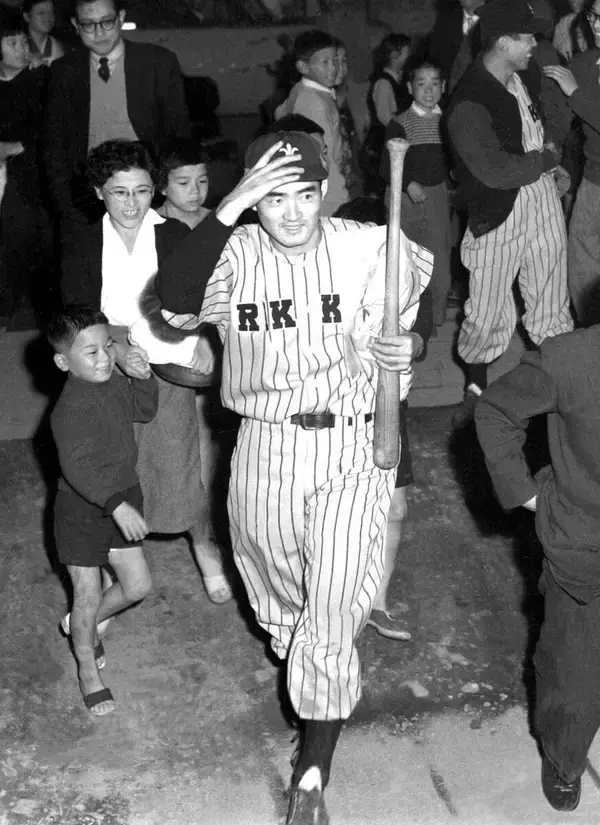 「長嶋茂雄さんの立大１年生時のプレーに観客もビックリ！「お前、そんなところまで…」“立教三羽ガラス”の盟友が語る」の画像