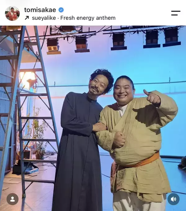 「ＶＩＶＡＮＴ」のドラムが“アリ”山中崇と「撮影裏ではとても仲良し」腕組み笑顔の２ショット