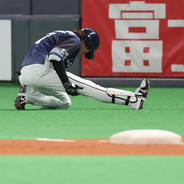 【西武】金子侑司が負傷交代　一塁への走塁で右太もも痛める
