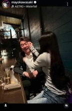 再婚した６２歳俳優「そりゃ２１歳も歳の差婚だから…」妻とイチャイチャ「仲良し」「カッコイイ」川﨑麻世をうらやむ声