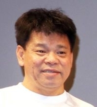 “たった２文字”を添えた衝撃姿…「えええ」「どうなってんの？？」「大丈夫ですか？」ジミー大西に心配集まる