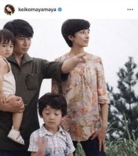 ４７歳人気モデルの家族ショットが「美男美女」と話題！「ＤＮＡってすごい」「美しい家族」真山景子が公開