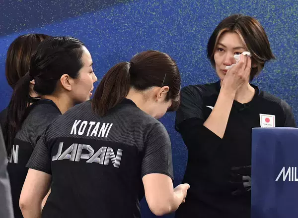 カーリング女子日本代表は涙の１次リーグ敗退…世界１位スイス撃破の勢いつなげられず　吉村紗也香「申し訳なかった」悔やまれるミスでの大量失点